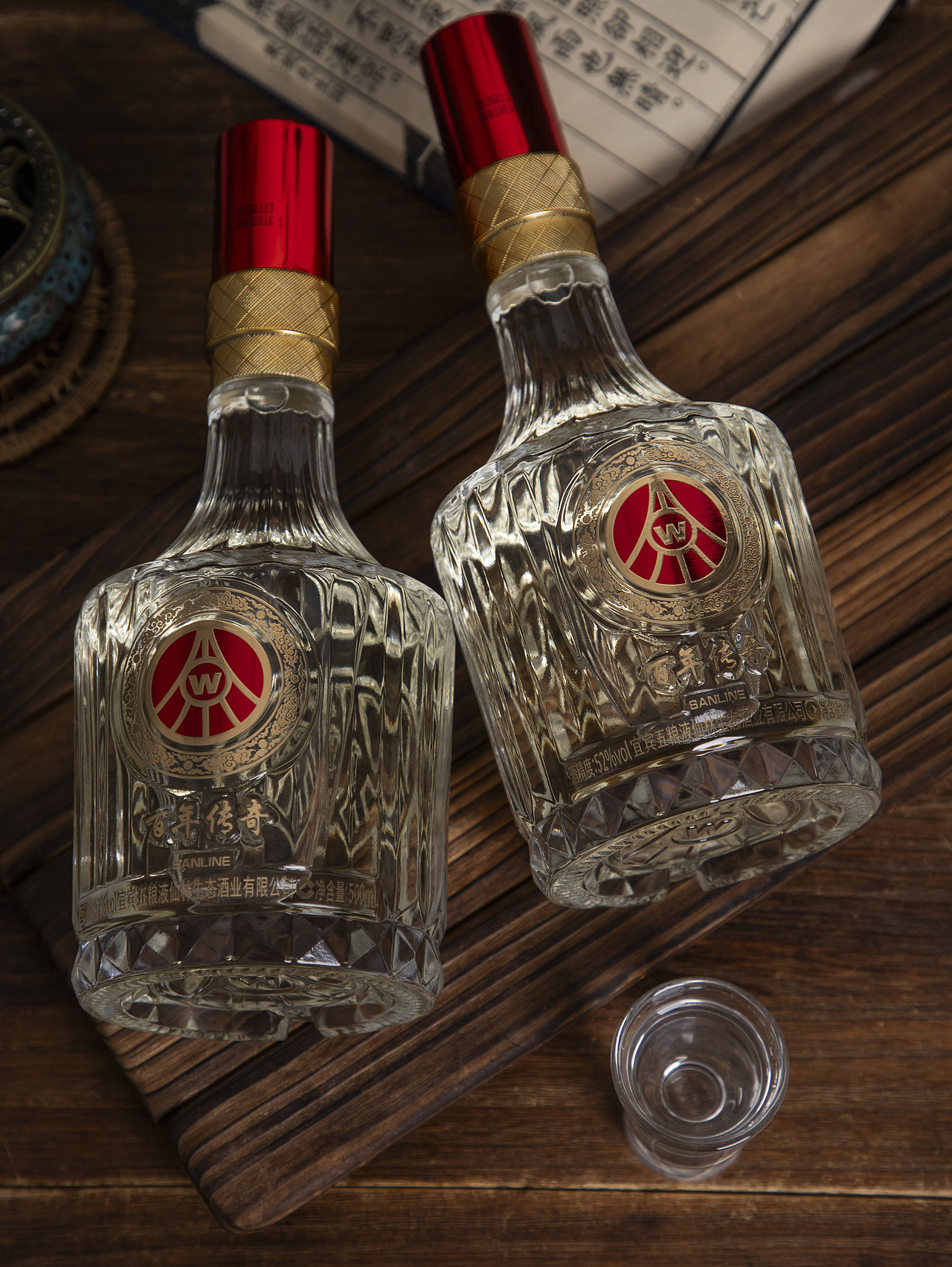 有间|五粮液仙林生态百年传奇钻石经典透明桶白酒（图ZNDAyNDQwMTY4） - 产品摄影 - 站酷设计师有间图片社原创素材 - 站酷ZCOOL