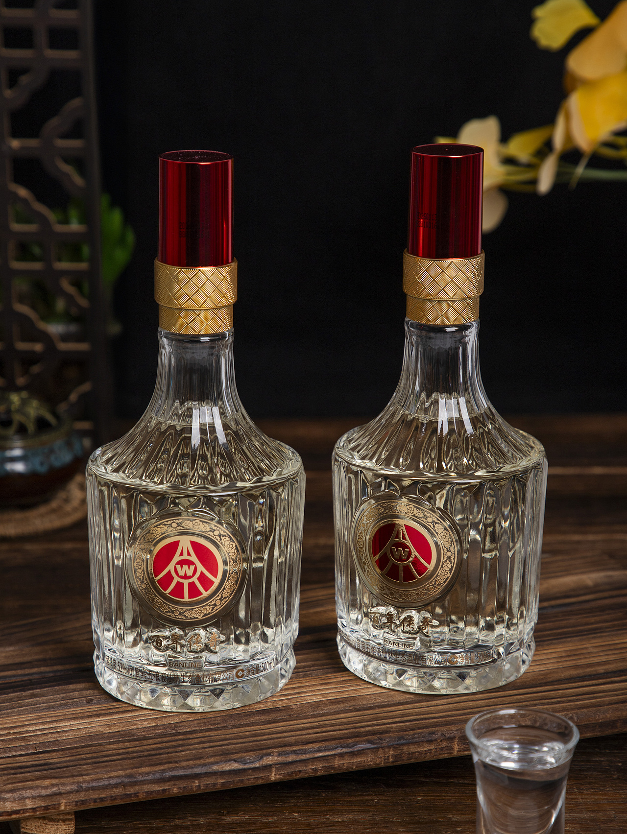 有间|五粮液仙林生态百年传奇钻石经典透明桶白酒（图ZNDAyNDQwMTc2） - 产品摄影 - 站酷设计师有间图片社原创素材 - 站酷ZCOOL