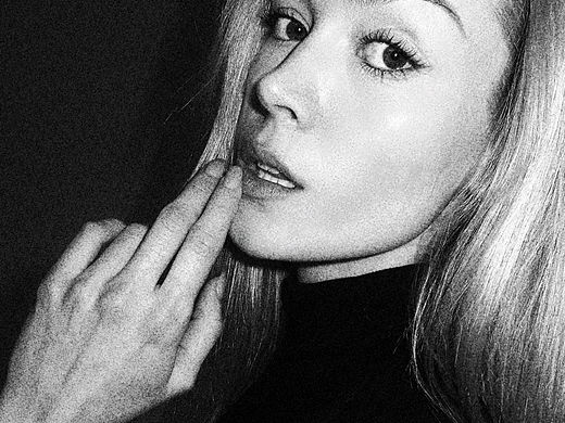 情绪特写｜JIE·SI镜头下的‎「松弛疏离感」