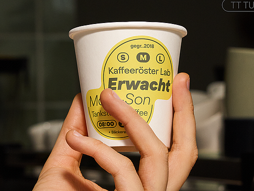 TT Turns：字体所传达的强烈动态张力