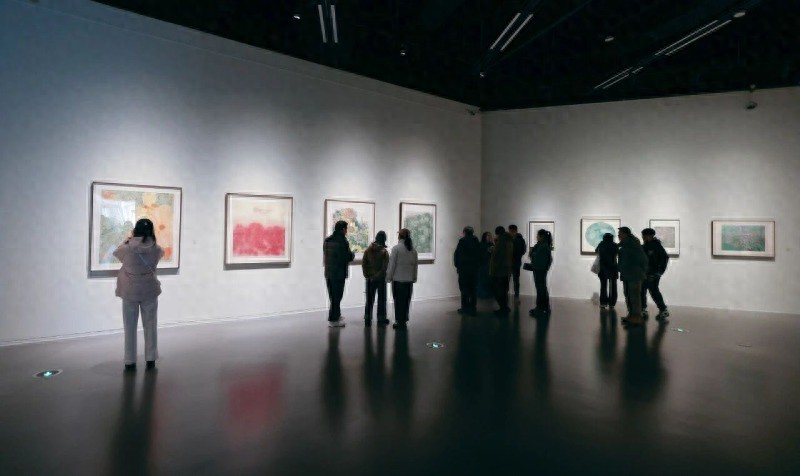 以传统工笔勾写都市中的抒情，鲍莺展“花开有时”（图ZMTU0MjY2NzY=） - 资讯 - 站酷设计师壹号观察原创素材 - 站酷ZCOOL