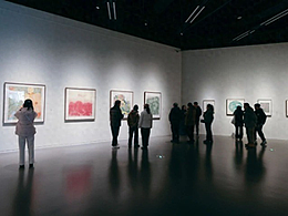 以传统工笔勾写都市中的抒情，鲍莺展“花开有时”