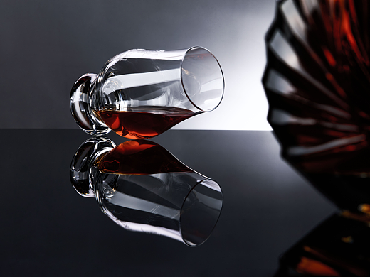 一只威士忌闻香杯，拍出高级感大片