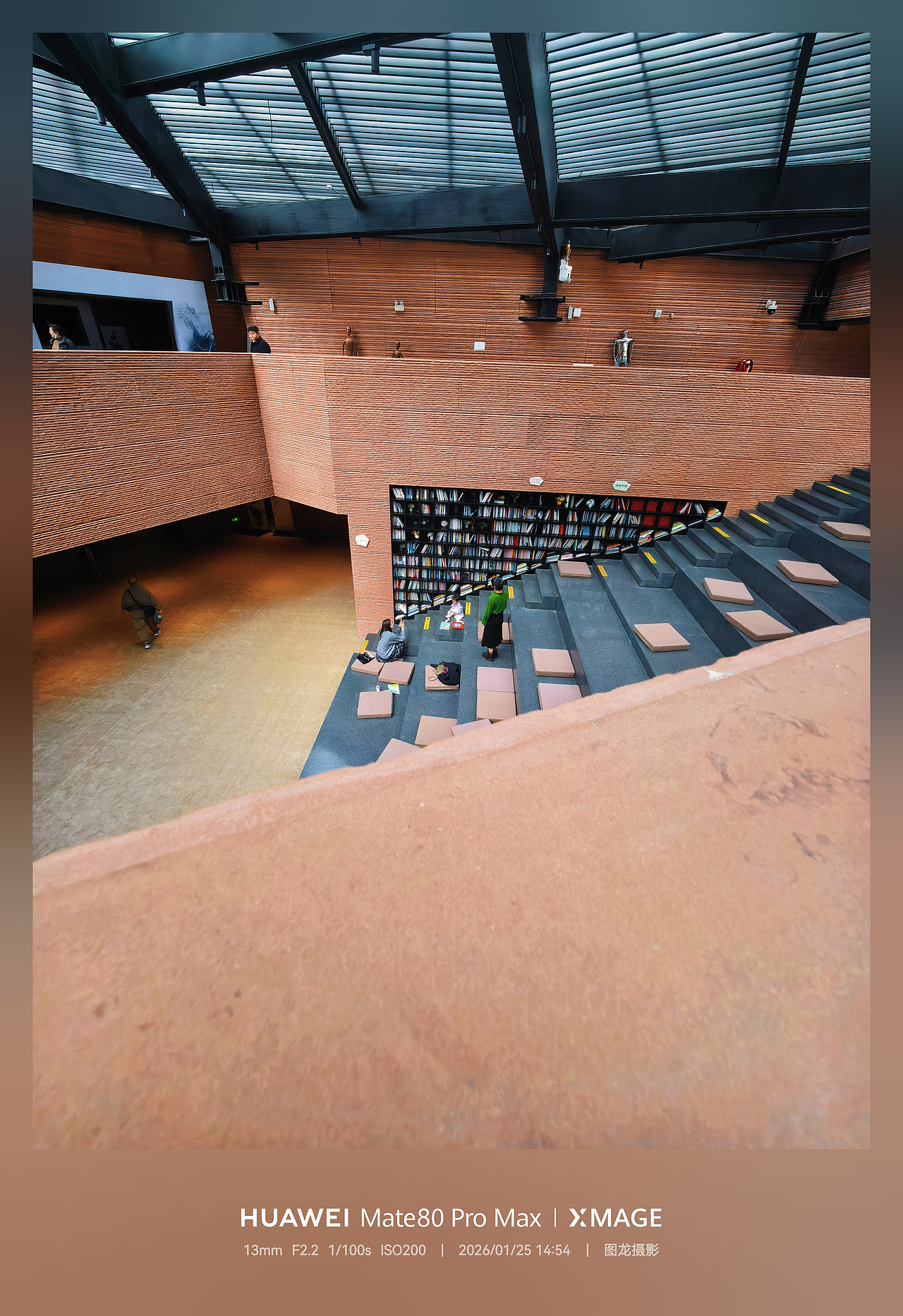 东风韵，红砖为骨的艺术殿堂，藏满浪漫晨昏（图ZNDAyODUxMzI4） - 环境/建筑摄影 - 站酷设计师图龙摄影原创素材 - 站酷ZCOOL