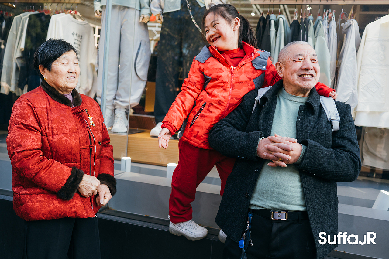 南京路步行街（图ZNDAyOTA2MzQw） - 人文/纪实摄影 - 站酷设计师朱尼尔沙发SUFFA原创素材 - 站酷ZCOOL