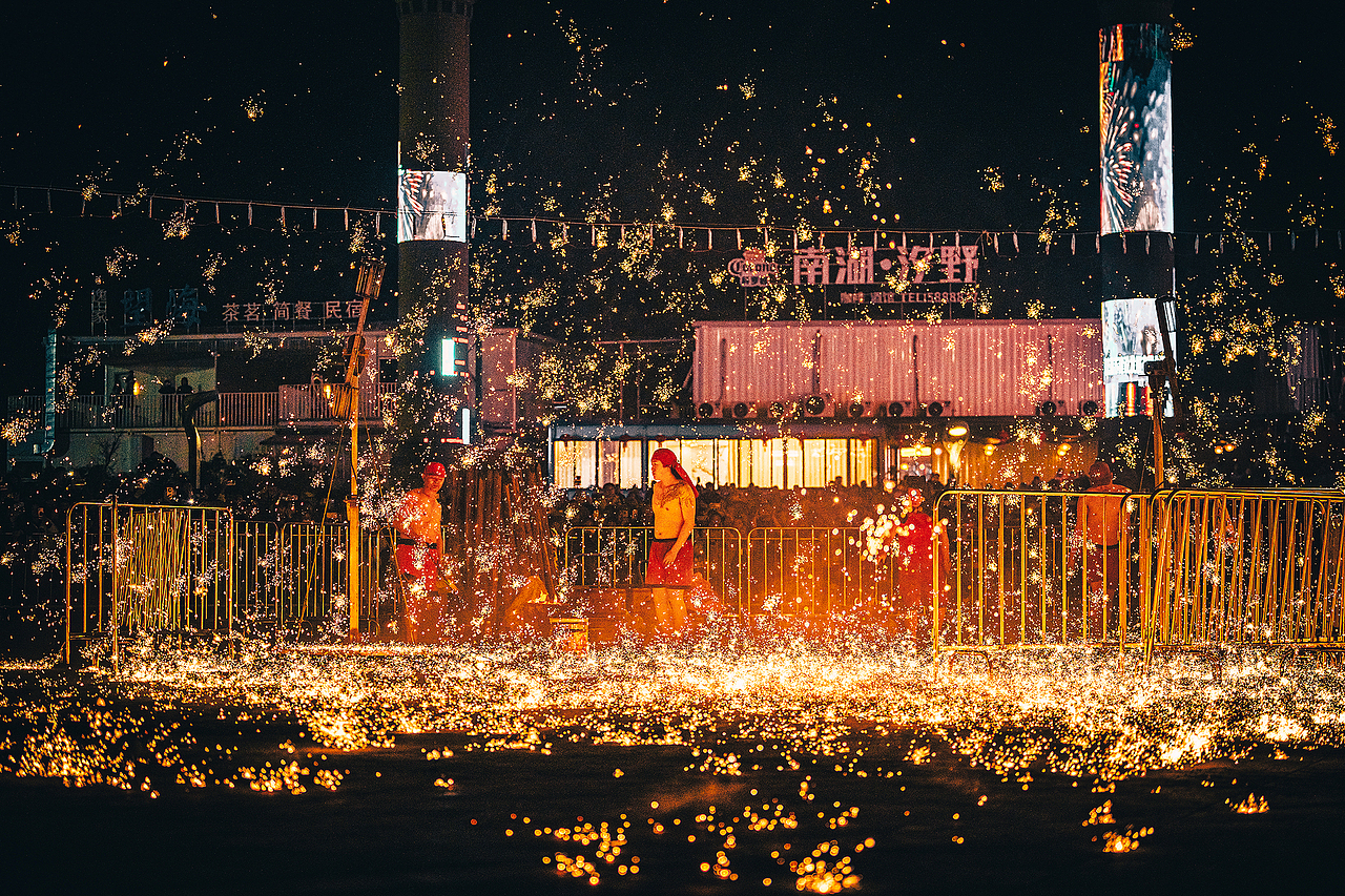 非遗打铁花（图ZNDAyOTIyNjM2） - 人文/纪实摄影 - 站酷设计师木头猫摄影原创素材 - 站酷ZCOOL