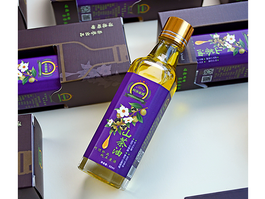 光影下的琥珀色，一滴山林的精華——問頂康源山茶油（個(gè)人主頁(yè)-ZNzMyMDA3Njg=） - 產(chǎn)品攝影 - 站酷設(shè)計(jì)師吖木木木原創(chuàng)素材 - 站酷ZCOOL