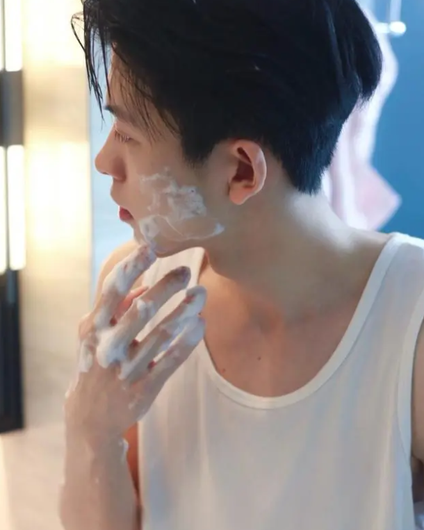 从“头”到“脸”的精准控油：览邦多效男士套装如何定义清爽新标准？（图ZMTU0NDM4MzY=） - 资讯 - 站酷设计师来这个世界看看原创素材 - 站酷ZCOOL