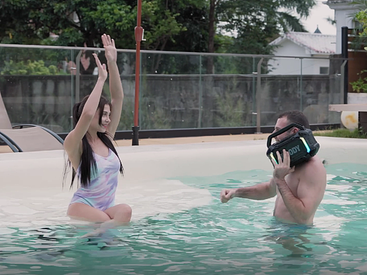 电子产品：蓝牙音箱【视频】