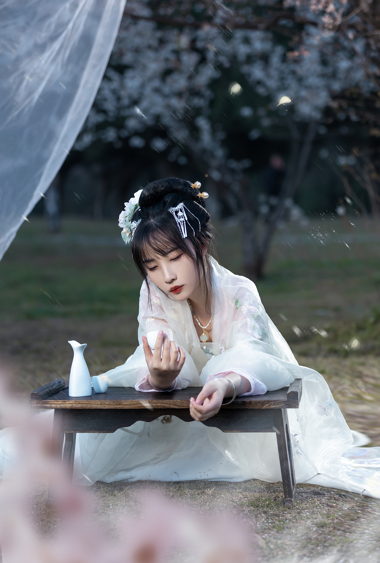 花下客，画中人（图ZNDAzMjI4NjEy） - 人像摄影 - 站酷设计师枫叶剑桥原创素材 - 站酷ZCOOL