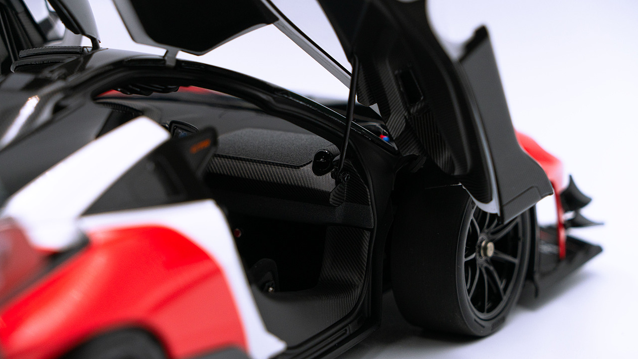 McLaren Senna GTR 1:18 LCD 万宝路涂装（图ZNDAzMjc3OTQ4） - 其他摄影 - 站酷设计师饭饭饭樊原创素材 - 站酷ZCOOL