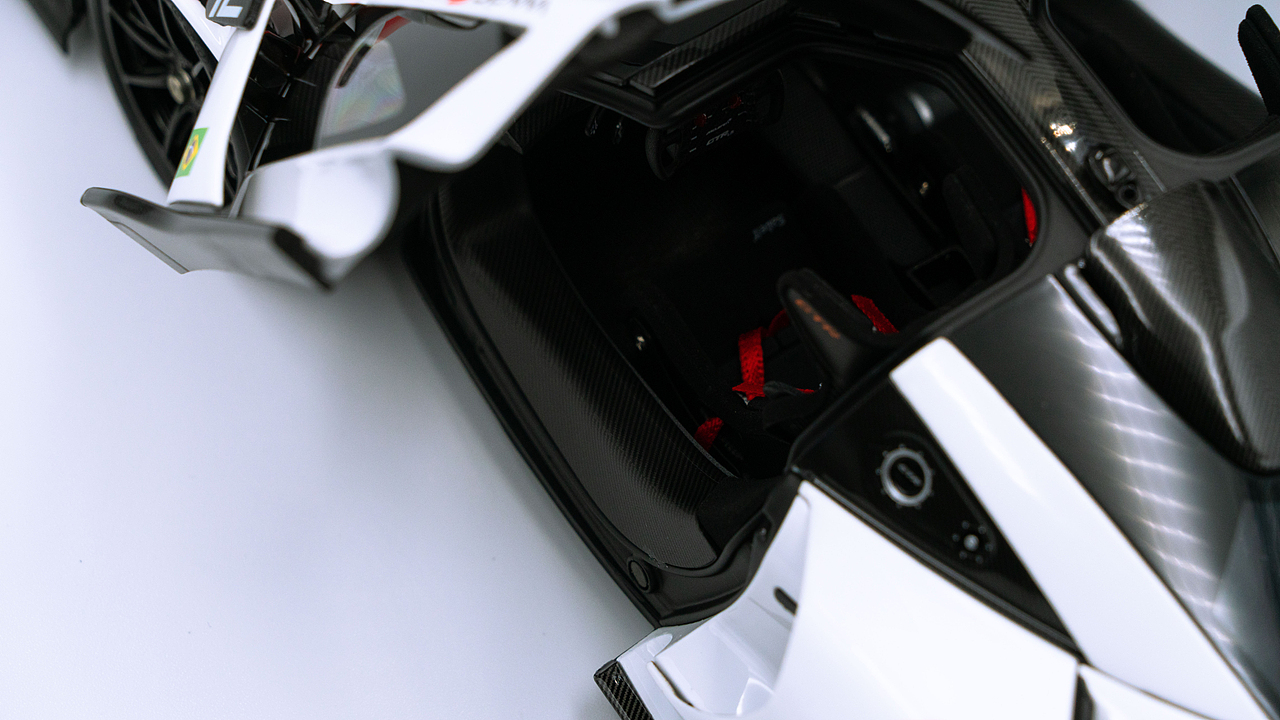 McLaren Senna GTR 1:18 LCD 万宝路涂装（图ZNDAzMjc4MzIw） - 其他摄影 - 站酷设计师饭饭饭樊原创素材 - 站酷ZCOOL