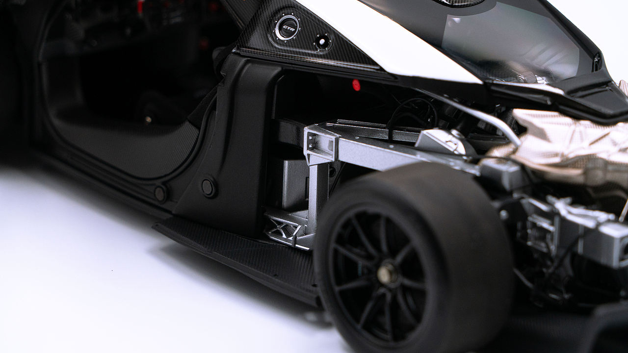 McLaren Senna GTR 1:18 LCD 万宝路涂装（图ZNDAzMjc4Mzc2） - 其他摄影 - 站酷设计师饭饭饭樊原创素材 - 站酷ZCOOL