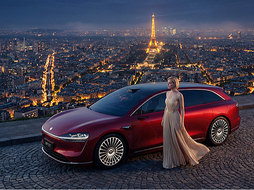 當(dāng)世界回頭看你｜享界 S9T的新年開場（個人主頁-ZNzMyMjcwMzI=） - AI作品 - 站酷設(shè)計師肯博士AI原創(chuàng)素材 - 站酷ZCOOL