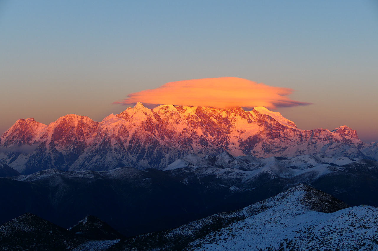 站在神山之下所有喧嚣与浮躁都被抚平（图ZNDAzMzEzODY4） - 海报 - 站酷设计师wn赤子原创素材 - 站酷ZCOOL