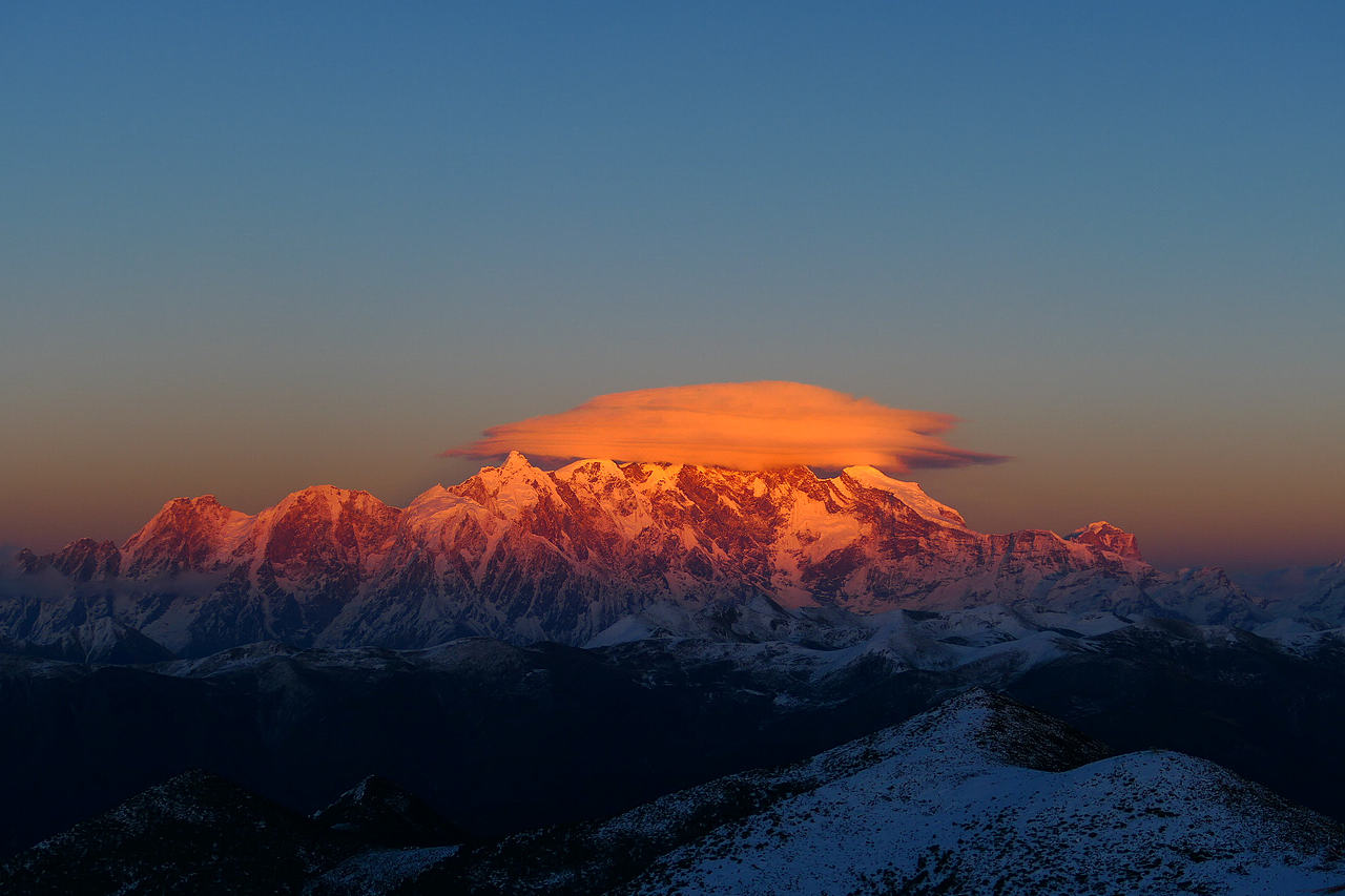 站在神山之下所有喧嚣与浮躁都被抚平（图ZNDAzMzE0MDg4） - 海报 - 站酷设计师wn赤子原创素材 - 站酷ZCOOL