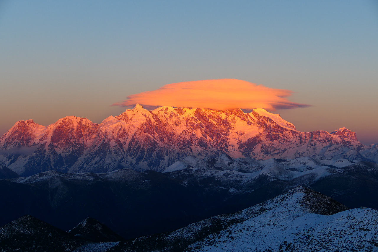 站在神山之下所有喧嚣与浮躁都被抚平（图ZNDAzMzEzODUy） - 海报 - 站酷设计师wn赤子原创素材 - 站酷ZCOOL