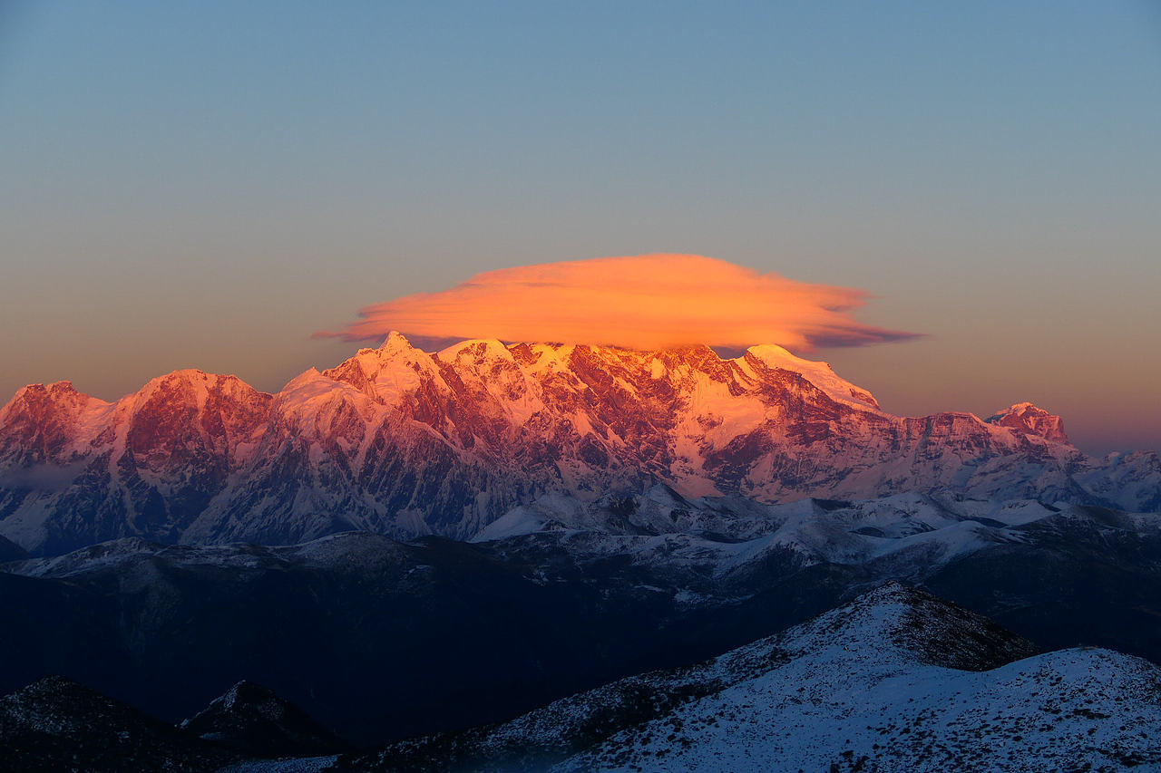 站在神山之下所有喧嚣与浮躁都被抚平（图ZNDAzMzEzODg4） - 海报 - 站酷设计师wn赤子原创素材 - 站酷ZCOOL