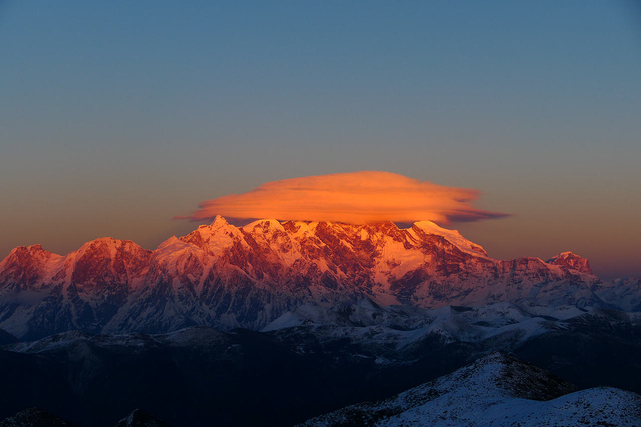 站在神山之下所有喧嚣与浮躁都被抚平（图ZNDAzMzEzOTAw） - 海报 - 站酷设计师wn赤子原创素材 - 站酷ZCOOL
