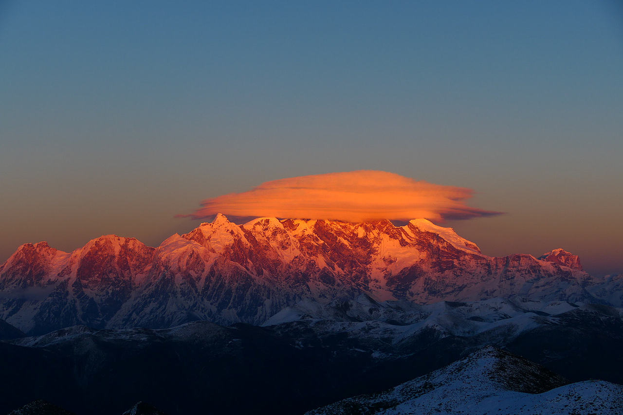 站在神山之下所有喧嚣与浮躁都被抚平（图ZNDAzMzEzOTMy） - 海报 - 站酷设计师wn赤子原创素材 - 站酷ZCOOL