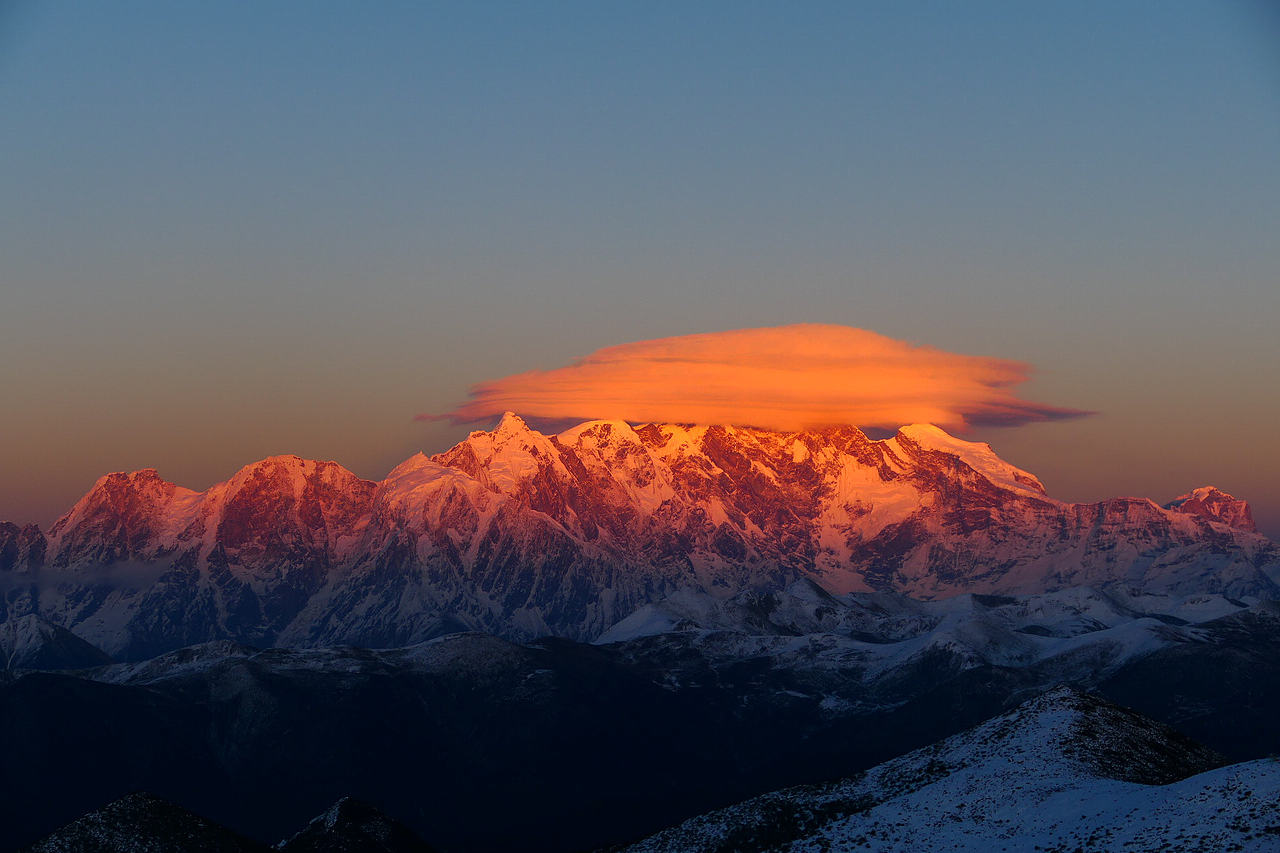 站在神山之下所有喧嚣与浮躁都被抚平（图ZNDAzMzEzOTY4） - 海报 - 站酷设计师wn赤子原创素材 - 站酷ZCOOL
