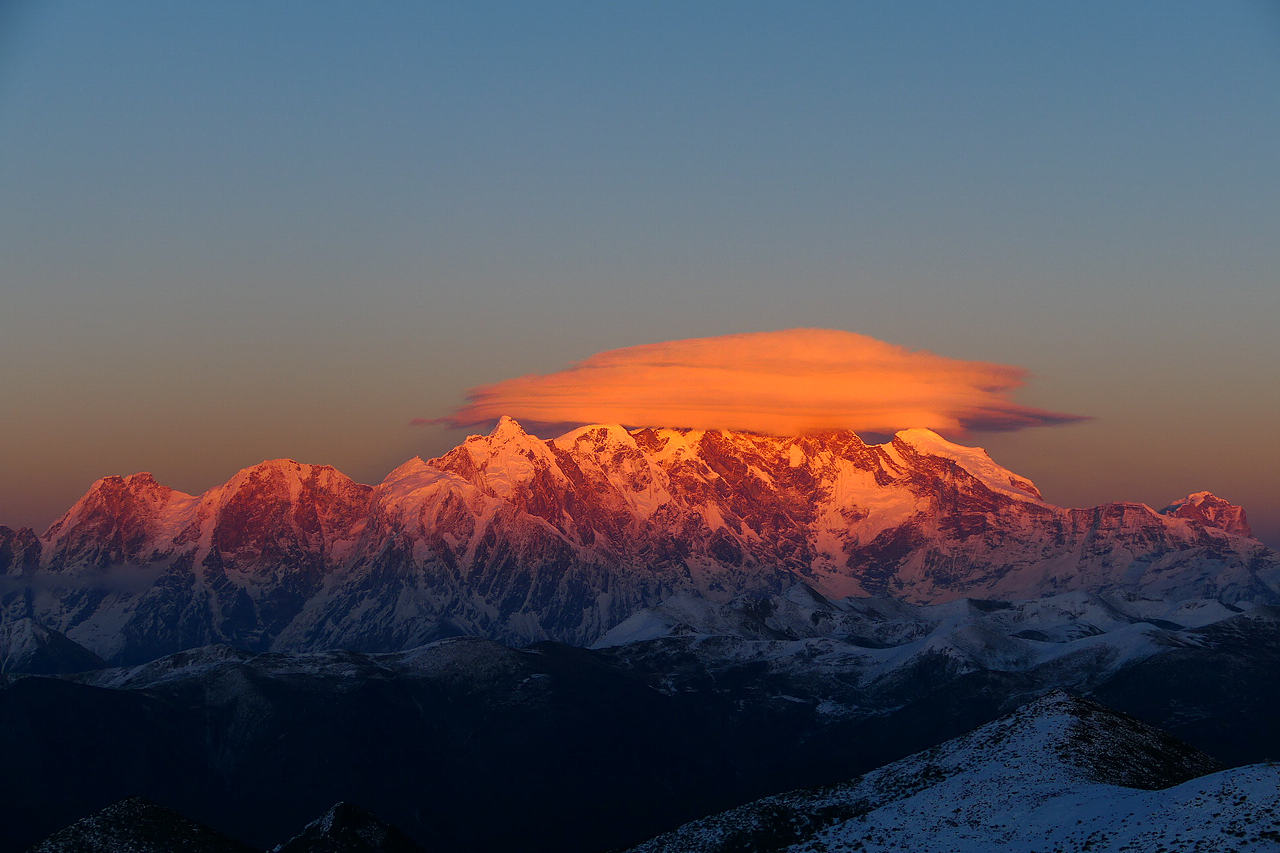 站在神山之下所有喧嚣与浮躁都被抚平（图ZNDAzMzEzOTc2） - 海报 - 站酷设计师wn赤子原创素材 - 站酷ZCOOL