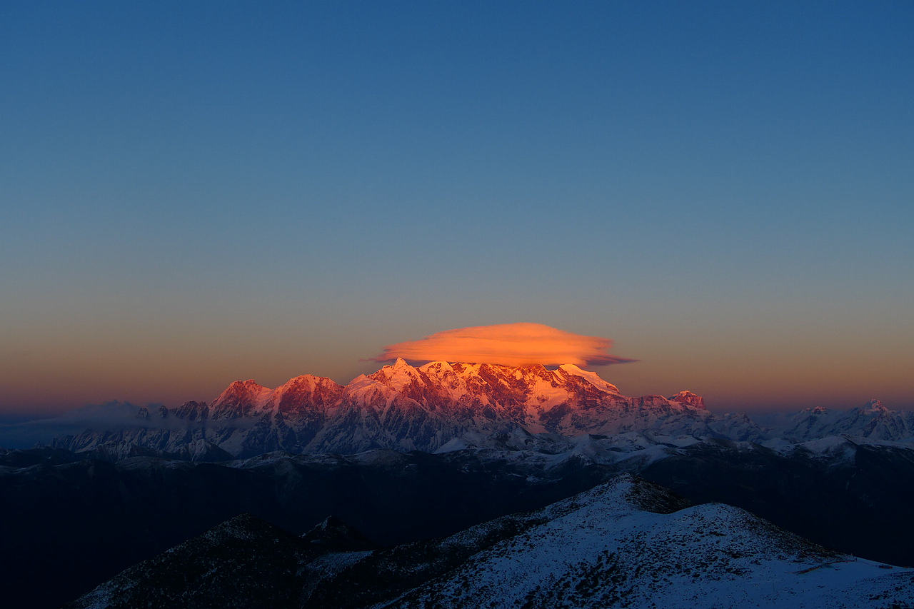 站在神山之下所有喧嚣与浮躁都被抚平（图ZNDAzMzE0MDAw） - 海报 - 站酷设计师wn赤子原创素材 - 站酷ZCOOL