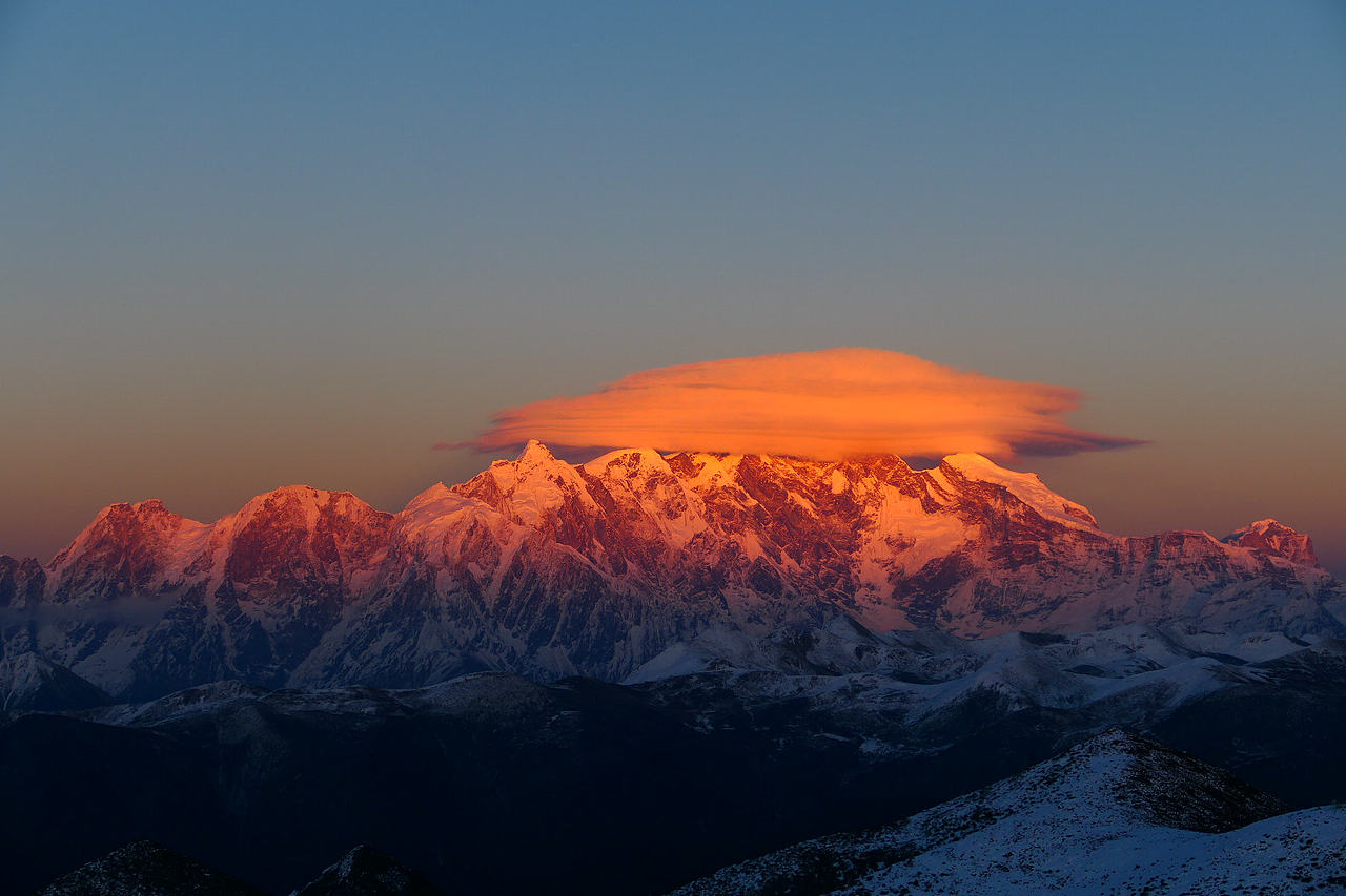 站在神山之下所有喧嚣与浮躁都被抚平（图ZNDAzMzEzOTky） - 海报 - 站酷设计师wn赤子原创素材 - 站酷ZCOOL