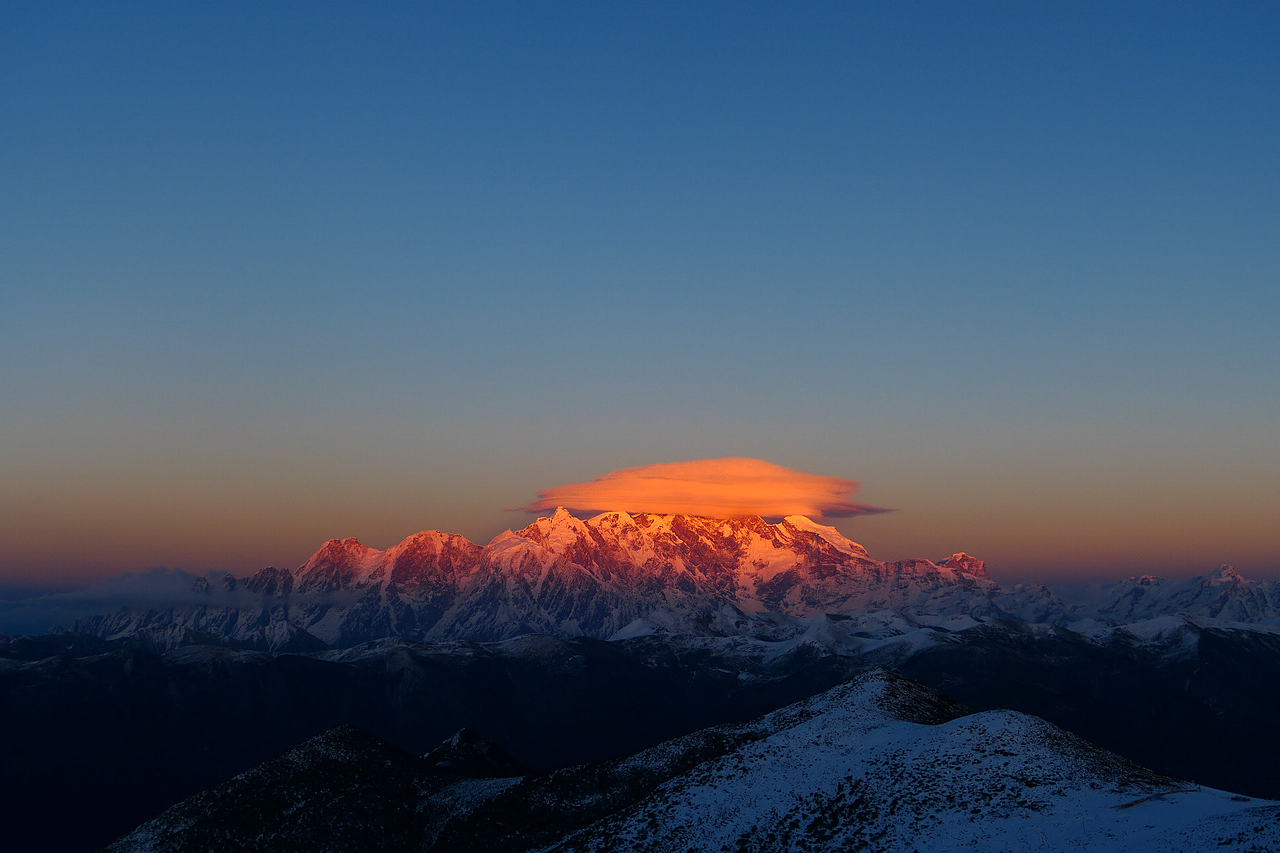 站在神山之下所有喧嚣与浮躁都被抚平（图ZNDAzMzE0MDA0） - 海报 - 站酷设计师wn赤子原创素材 - 站酷ZCOOL