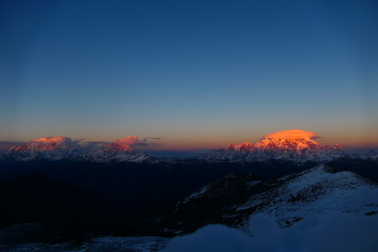 站在神山之下所有喧嚣与浮躁都被抚平（图ZNDAzMzE0MDMy） - 海报 - 站酷设计师wn赤子原创素材 - 站酷ZCOOL