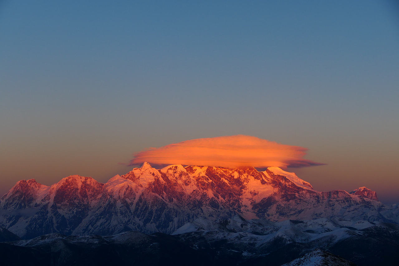 站在神山之下所有喧嚣与浮躁都被抚平（图ZNDAzMzE0MDQ0） - 海报 - 站酷设计师wn赤子原创素材 - 站酷ZCOOL