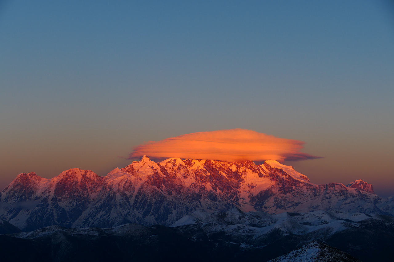 站在神山之下所有喧嚣与浮躁都被抚平（图ZNDAzMzE0MDUy） - 海报 - 站酷设计师wn赤子原创素材 - 站酷ZCOOL
