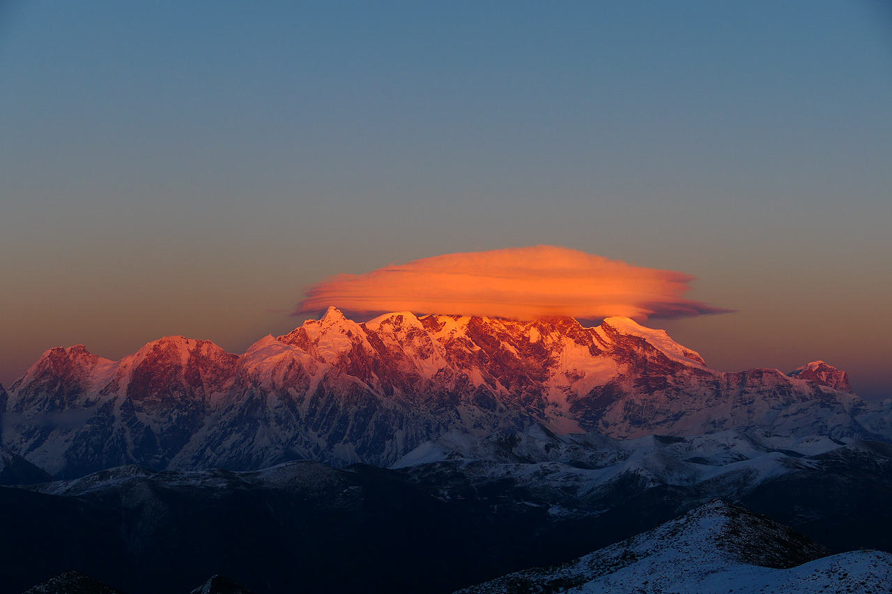站在神山之下所有喧嚣与浮躁都被抚平（图ZNDAzMzE0MDgw） - 海报 - 站酷设计师wn赤子原创素材 - 站酷ZCOOL