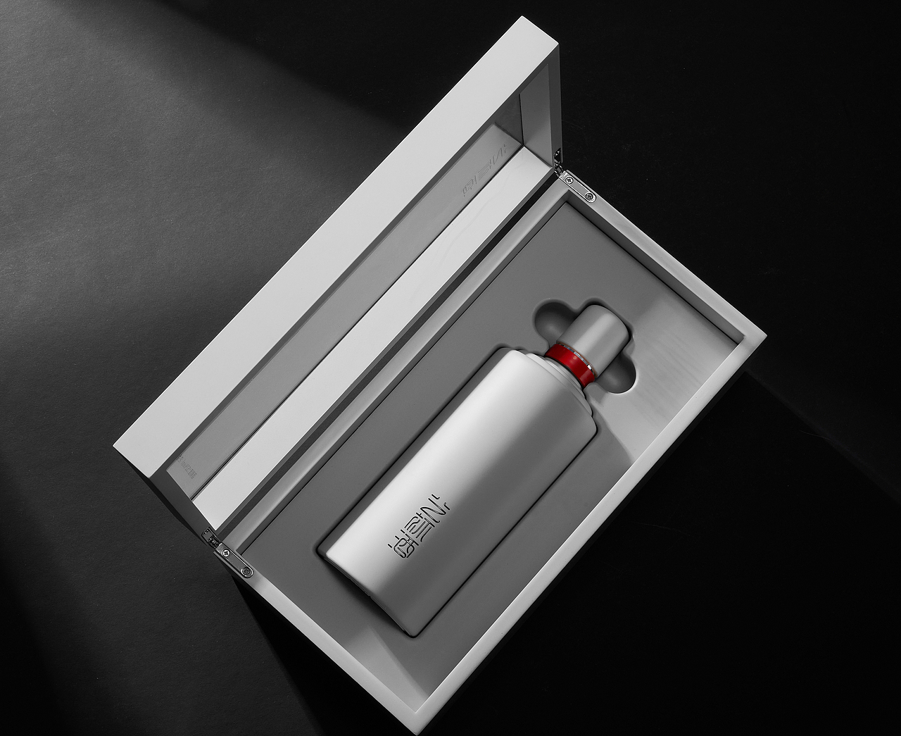 YI BEI JIU | Minimal 艺杯酒｜极简（图ZNDAzMzMyNzg4） - 包装 - 站酷设计师半未设计原创素材 - 站酷ZCOOL