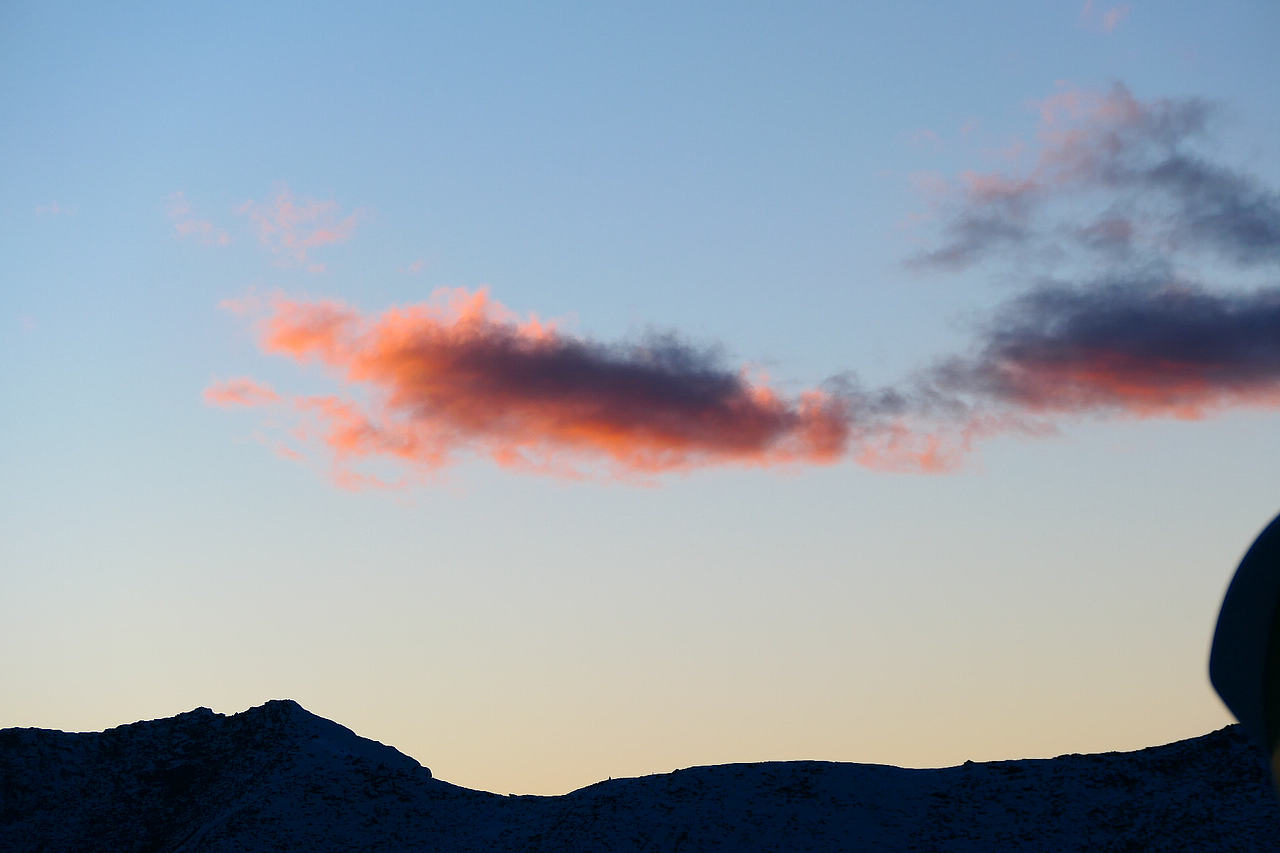 日照金山，便是大自然最无声却最震撼的语言。（图ZNDAzMzgwNjM2） - 海报 - 站酷设计师wn赤子原创素材 - 站酷ZCOOL