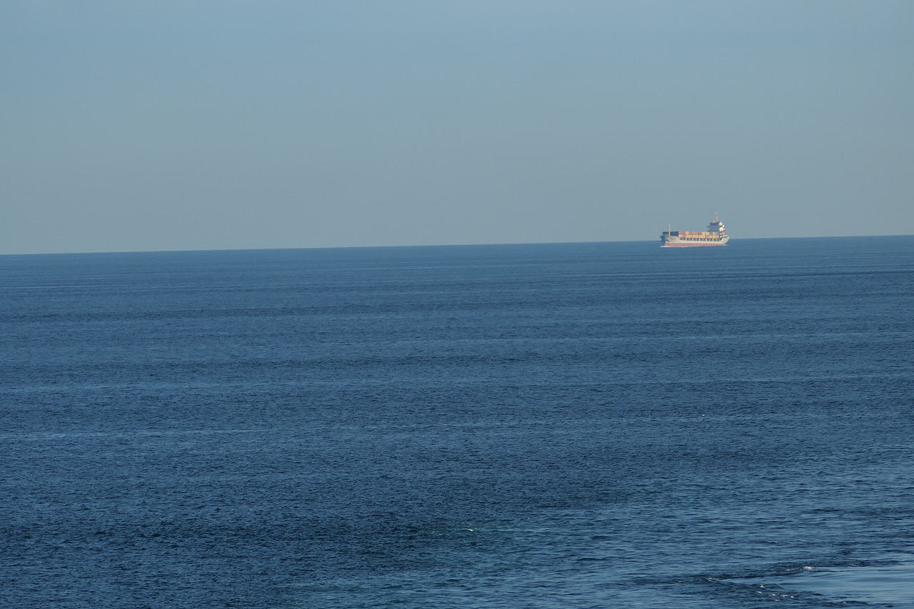 站在神山之下，所有喧嚣与浮躁都被抚平，内心只剩敬畏（图ZNDAzMzgyOTE2） - 包装 - 站酷设计师wn赤子原创素材 - 站酷ZCOOL