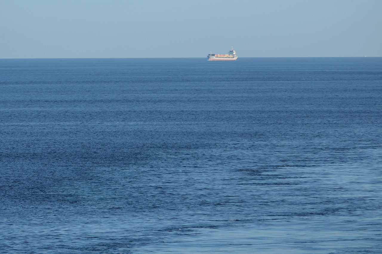 站在神山之下，所有喧嚣与浮躁都被抚平，内心只剩敬畏（图ZNDAzMzgyOTQ4） - 包装 - 站酷设计师wn赤子原创素材 - 站酷ZCOOL