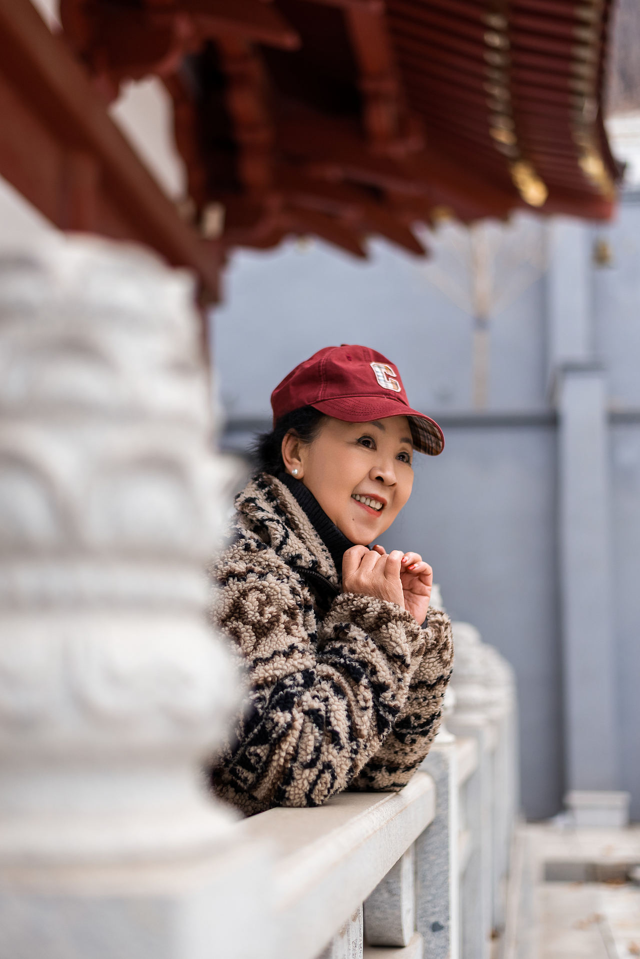 红墙黛瓦间，把日子过成诗✨（图ZNDAzMzk4NzY0） - 人像摄影 - 站酷设计师独立摄影师险峰原创素材 - 站酷ZCOOL