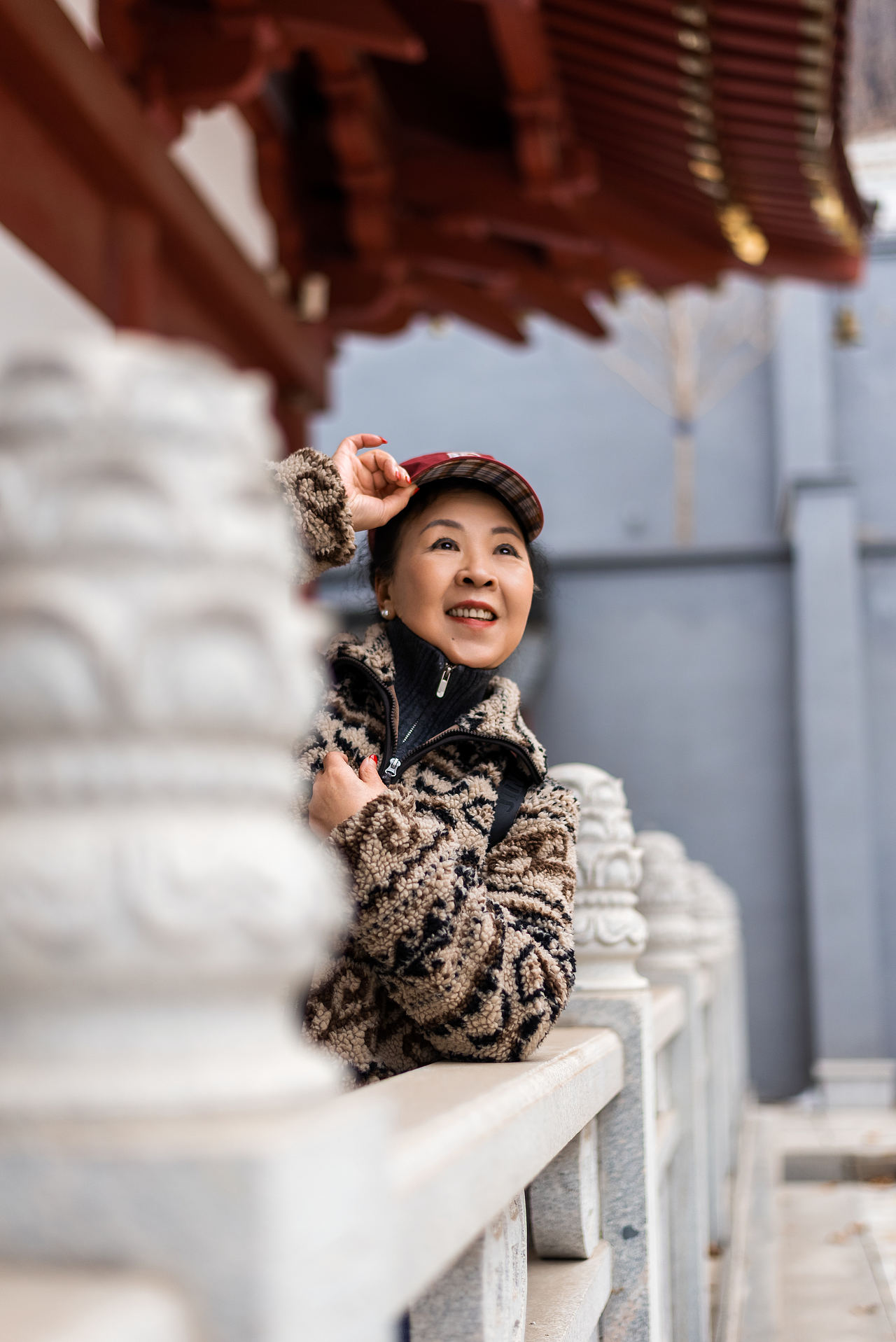 红墙黛瓦间，把日子过成诗✨（图ZNDAzMzk4Nzgw） - 人像摄影 - 站酷设计师独立摄影师险峰原创素材 - 站酷ZCOOL