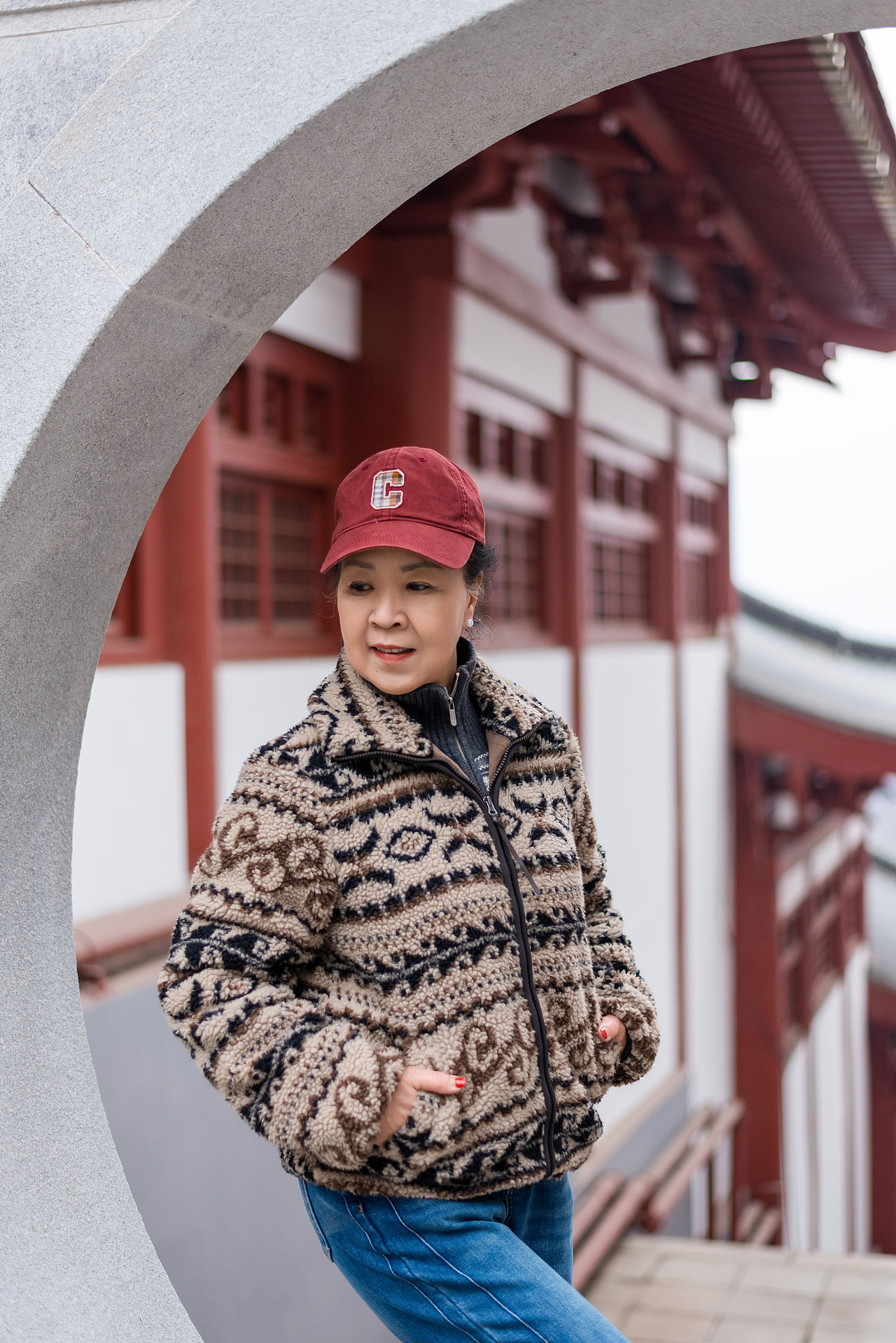 红墙黛瓦间，把日子过成诗✨（图ZNDAzMzk4Nzky） - 人像摄影 - 站酷设计师独立摄影师险峰原创素材 - 站酷ZCOOL