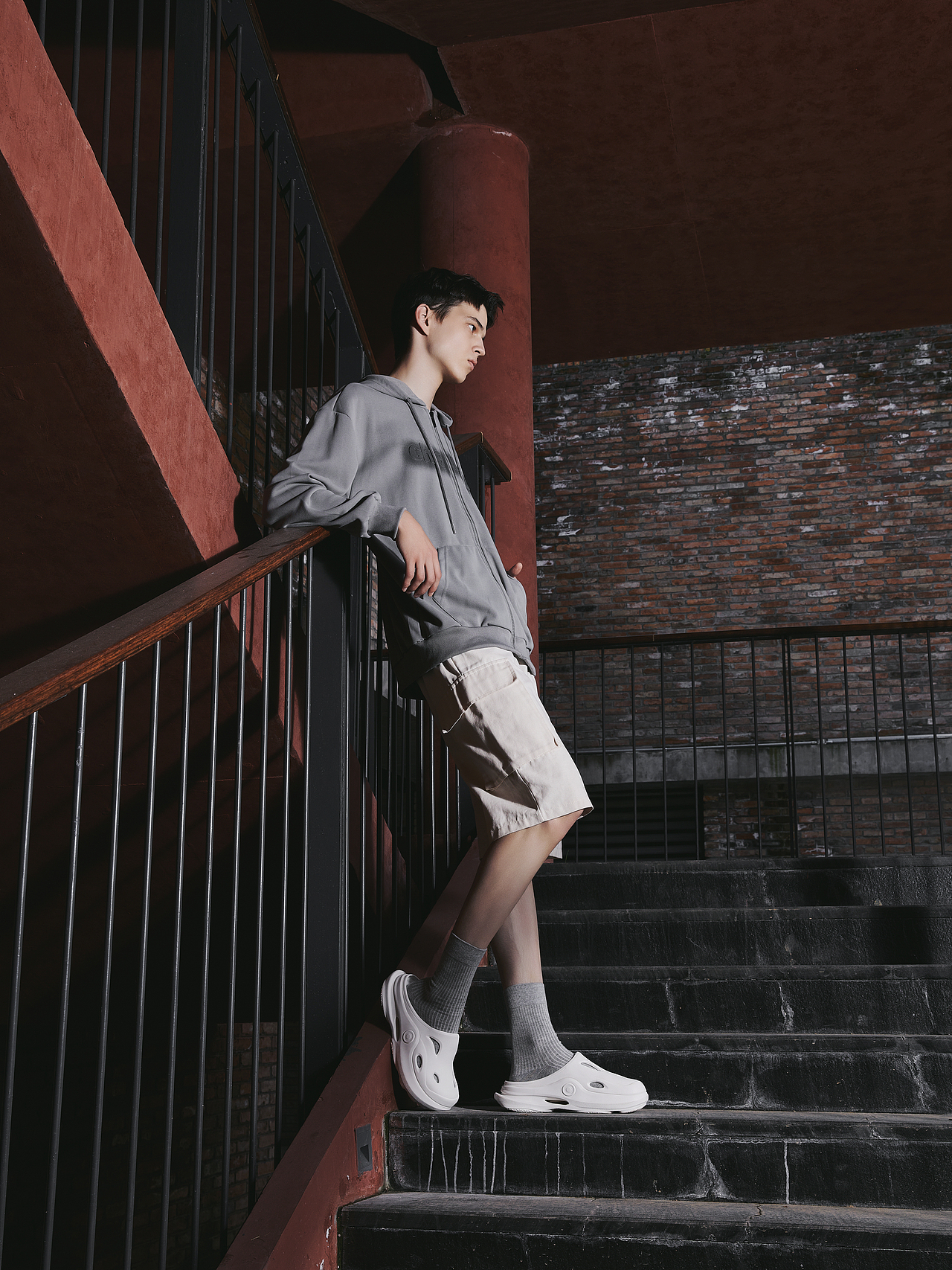 户外拖鞋拍摄（图ZNDAzNDA5NTA4） - 产品摄影 - 站酷设计师风萧X原创素材 - 站酷ZCOOL