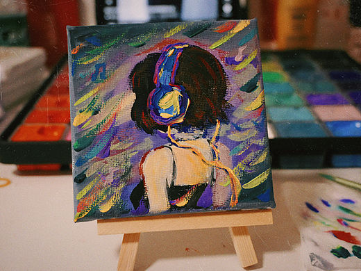 戴耳机听歌的音乐偶像 油画