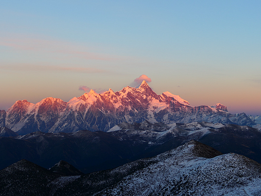 我们的故事，没有惊鸿一瞥的邂逅，没有海誓山盟的告白