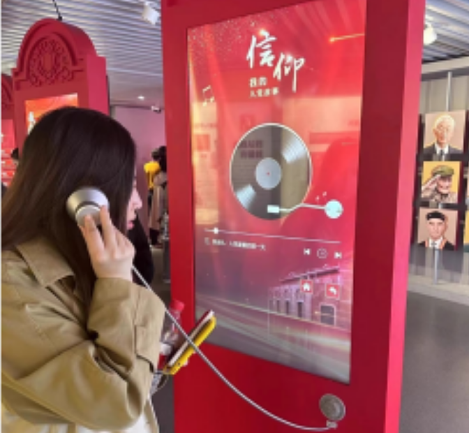 穹游自动讲解听筒，轻松实现自助深度游（图ZNDAzNTY1MDYw） - 电子产品 - 站酷设计师穹游语音导览原创素材 - 站酷ZCOOL