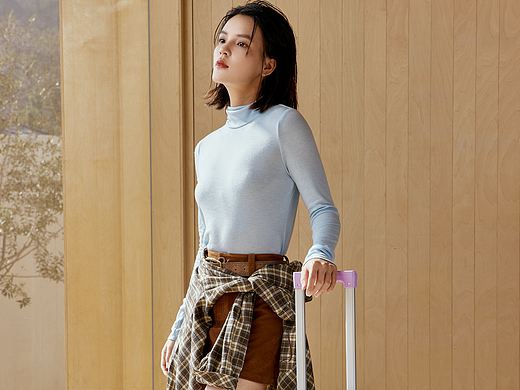 光影里的行李箱