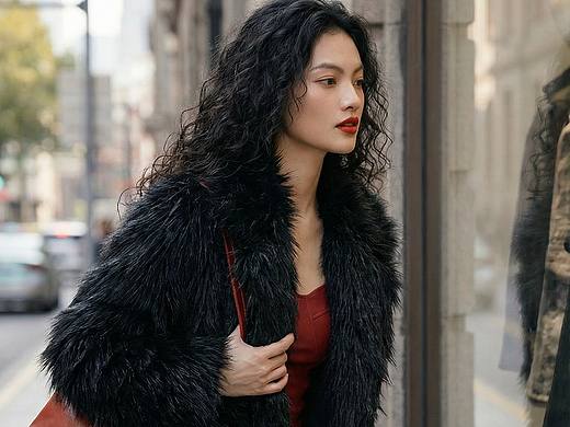 街拍生成，時(shí)尚穿搭（個(gè)人主頁-ZNzMyNjkzMTI=） - 人像攝影 - 站酷設(shè)計(jì)師AI圖圖原創(chuàng)素材 - 站酷ZCOOL