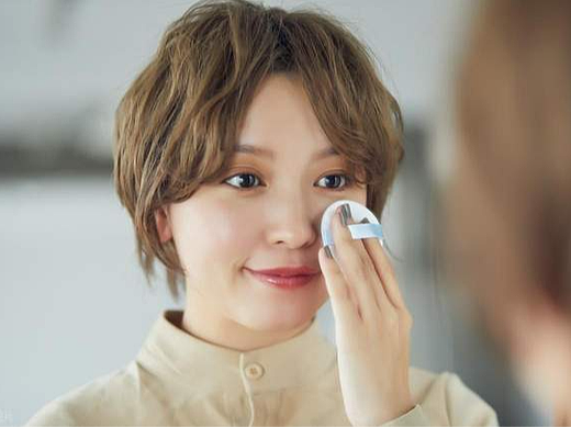 2026 油皮本命清爽卸妆油盘点 轻松卸除 cos 浓妆和日常防晒不糊眼超清爽