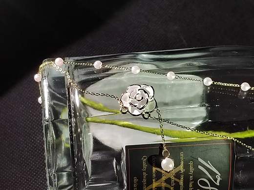 【静物摄影】山茶与珍珠 | 轻奢质感饰品创作 