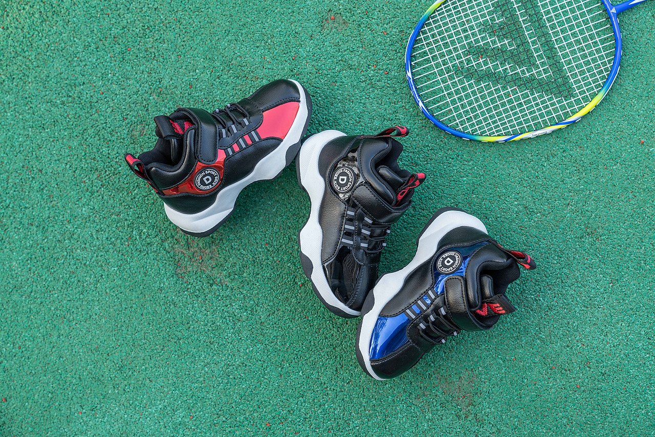 童鞋户外场景（图ZNDAzODUxMjE2） - 产品摄影 - 站酷设计师心喜映像原创素材 - 站酷ZCOOL