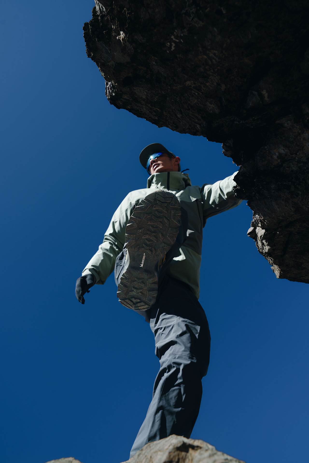 燃点文化｜商业广告｜户外服装骆驼（图ZNDAzODcyMTg4） - 时尚/艺术摄影 - 站酷设计师燃点文化AIRT原创素材 - 站酷ZCOOL